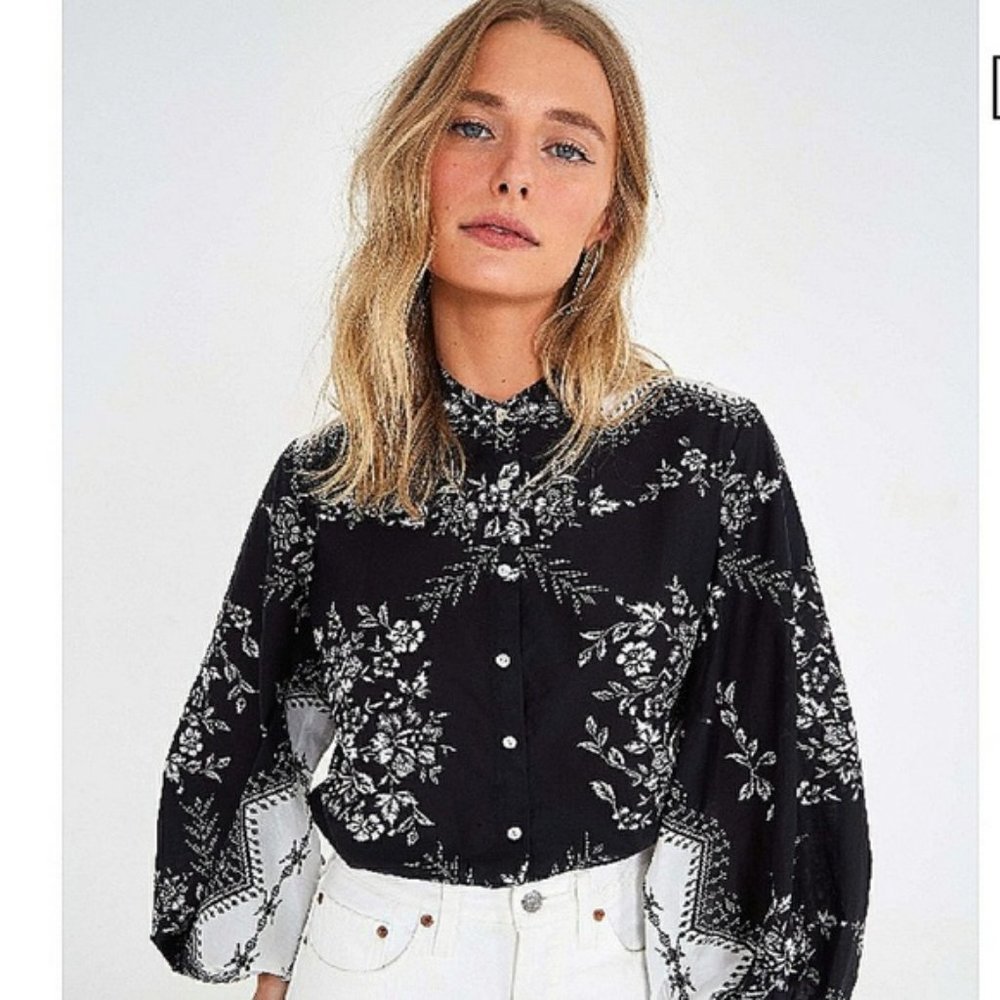Farm Rio paisley floral flowy blouse